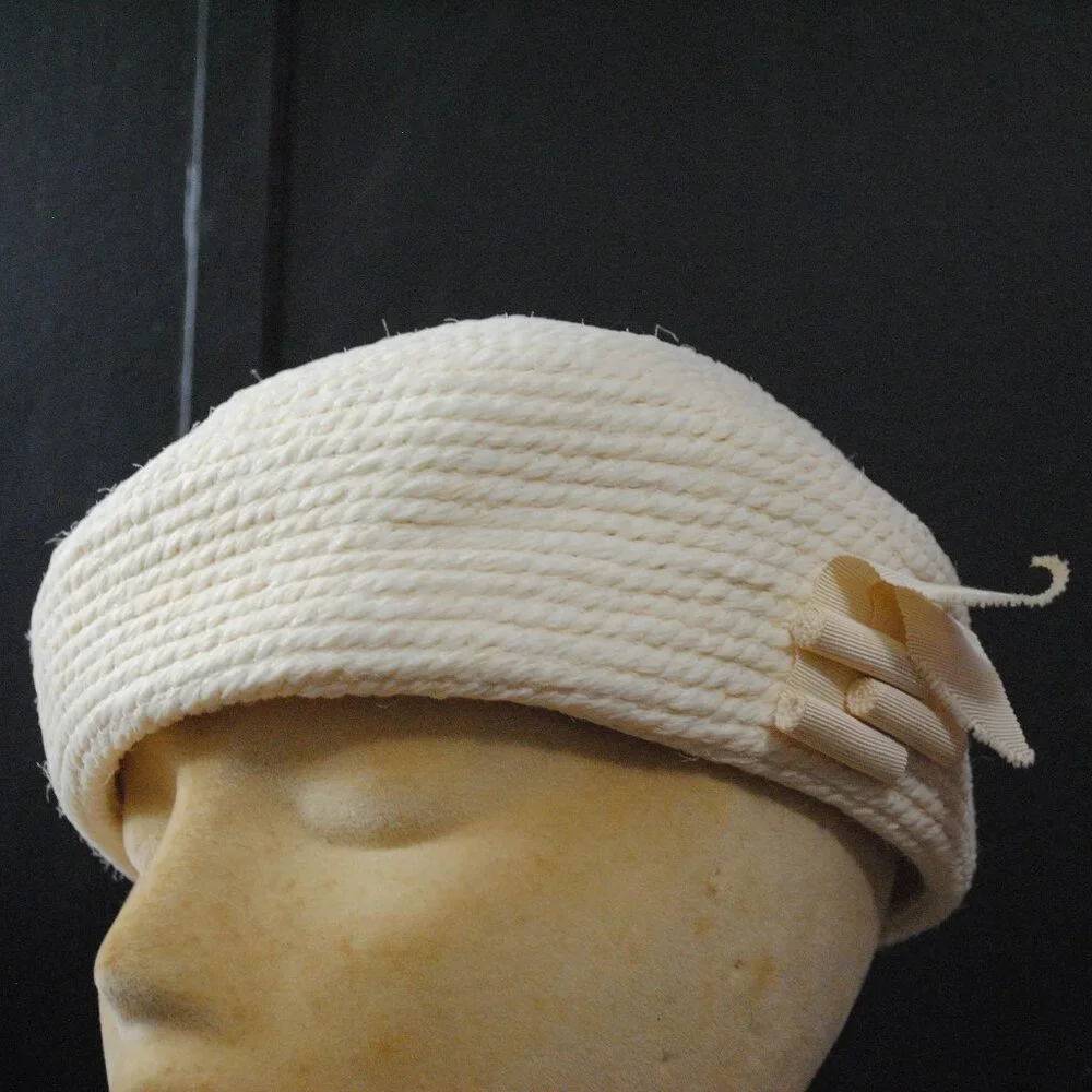 Vintage 1950s-60s Everitt Original Woven Knit Pillbox Hat with Ribbon Accent